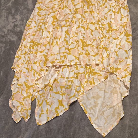 NWT Ava & Viv Midi Dress V-Neck Sleeveless Floral Yellow Woman 2X Shark Bite Hem - Picture 6 of 10